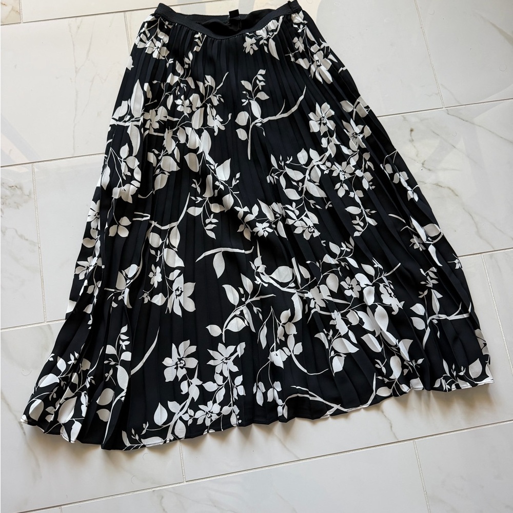 Halogen Black and White Floral Pleated Midi Skirt